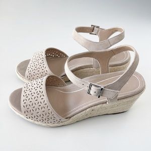 Never worn - Vionic espadrilles- braided wedge size 10 W - perfect for spring!